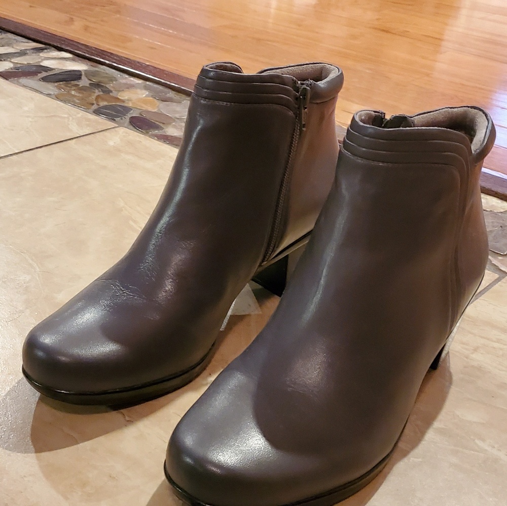 Naturalize Leather Ankle Boot size 11